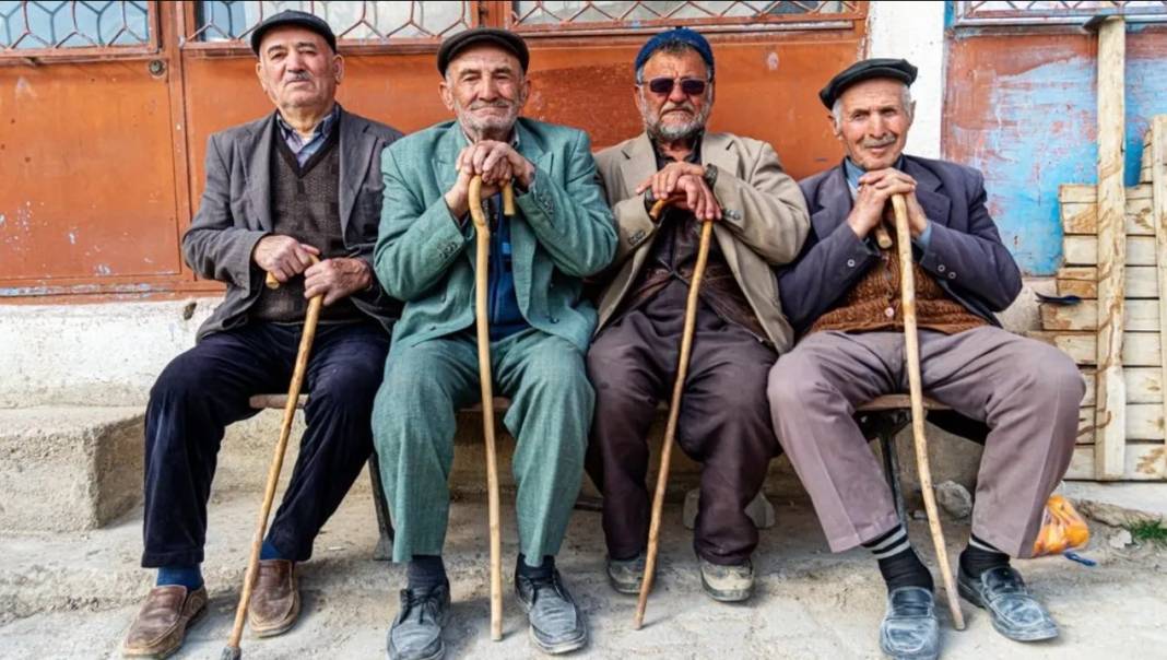 Tüm emeklilere çifte ödeme: Yarın hesaplara yatacak 6